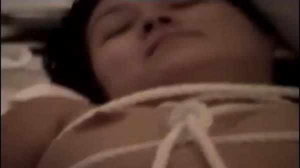 公司加夜班吃完宵夜和刚离异的少妇女同事去酒店开房喜欢来点刺激的绑起做爱普通话对白